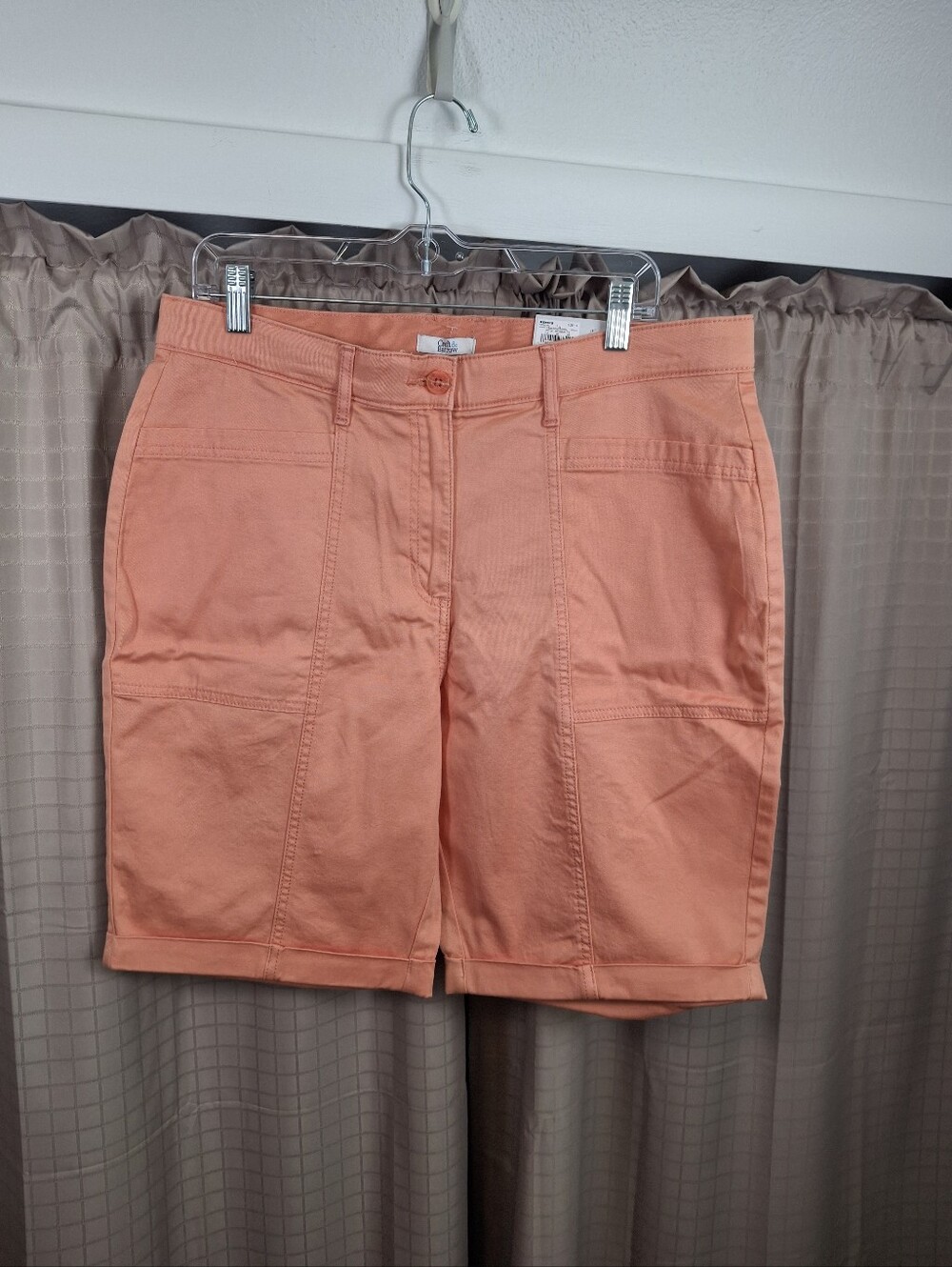 NWT Croft & Barrow Coral Mid Rise Shorts Front Zip Pockets Size 14